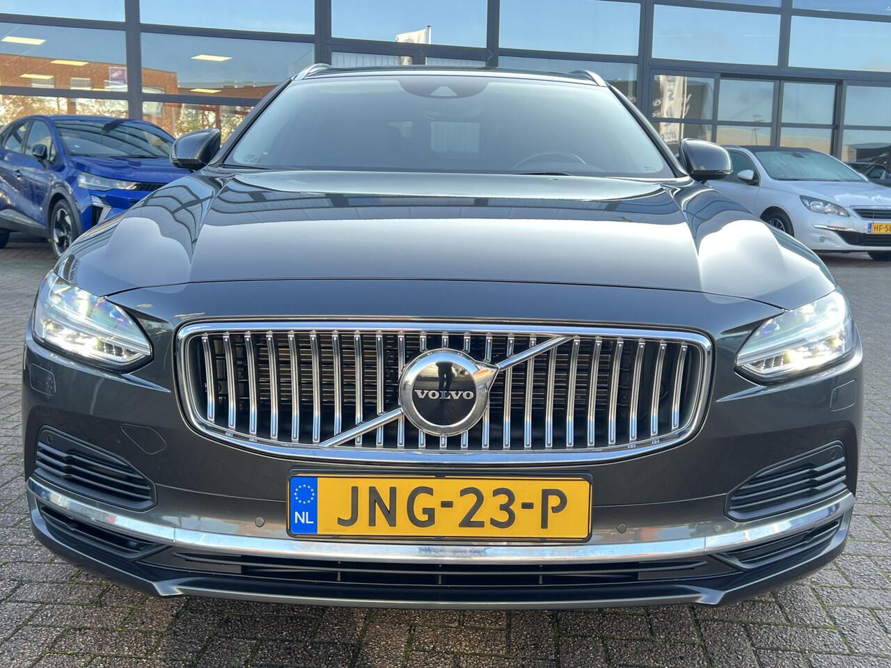 Volvo V90 2.0 T6 Recharge 340 pk AWD Inscription Trekhaak Camera Parkeersensoren Navi Leer Stoelverwarming Elek Stoelen ACC Pilot Assist 19 Inch Extra Getint Glas Blis Plug in Hybride Pine Grey Metallic