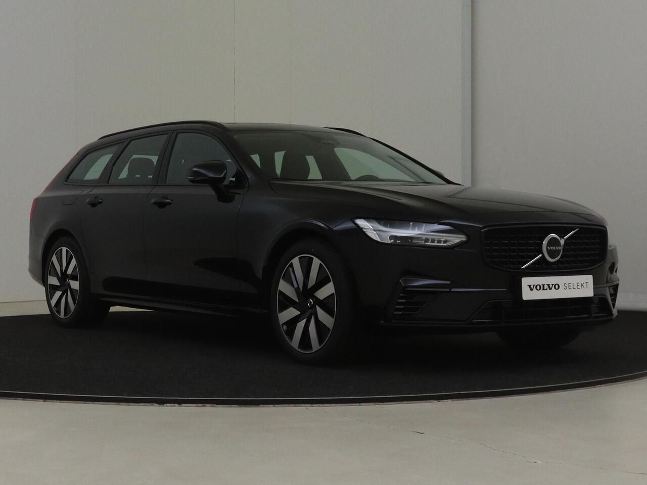 Volvo V90 T6 Plug-in hybrid AWD Ultra Dark | Head-up display | Panoramadak | Harman Kardon premium audio | Semi elektrische wegklapbare trekhaak | 360° parkeercamera | Stoelverwarming | Parkeersensoren voor + achter | Gelamineerde zijruiten | Stuurwielverwarming