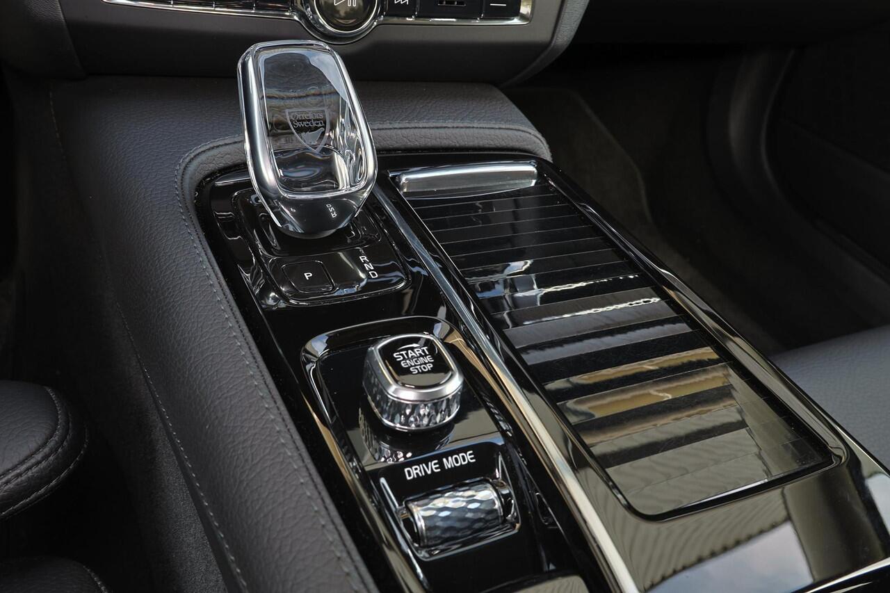 Volvo V90 T6 AWD Inscription - IntelliSafe Assist & Surround - Harman/Kardon audio - Adaptieve LED koplampen - Parkeercamera achter - Verwarmde voorstoelen, stuur & achterbank - Parkeersensoren voor & achter - Elektr. bedienb. voorstoelen met geheugen - Standkachel