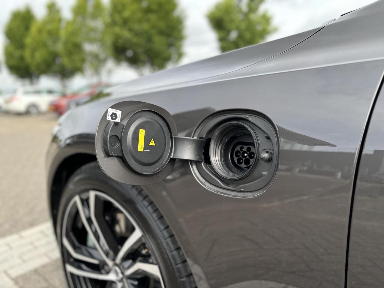 Volvo V90 T8 Plug-in hybrid AWD Ultra Executive Edition | Modeljaar 2026 | Privacy Glas | Bowers & Wilkins | Luchtvering | Massagestoelen |