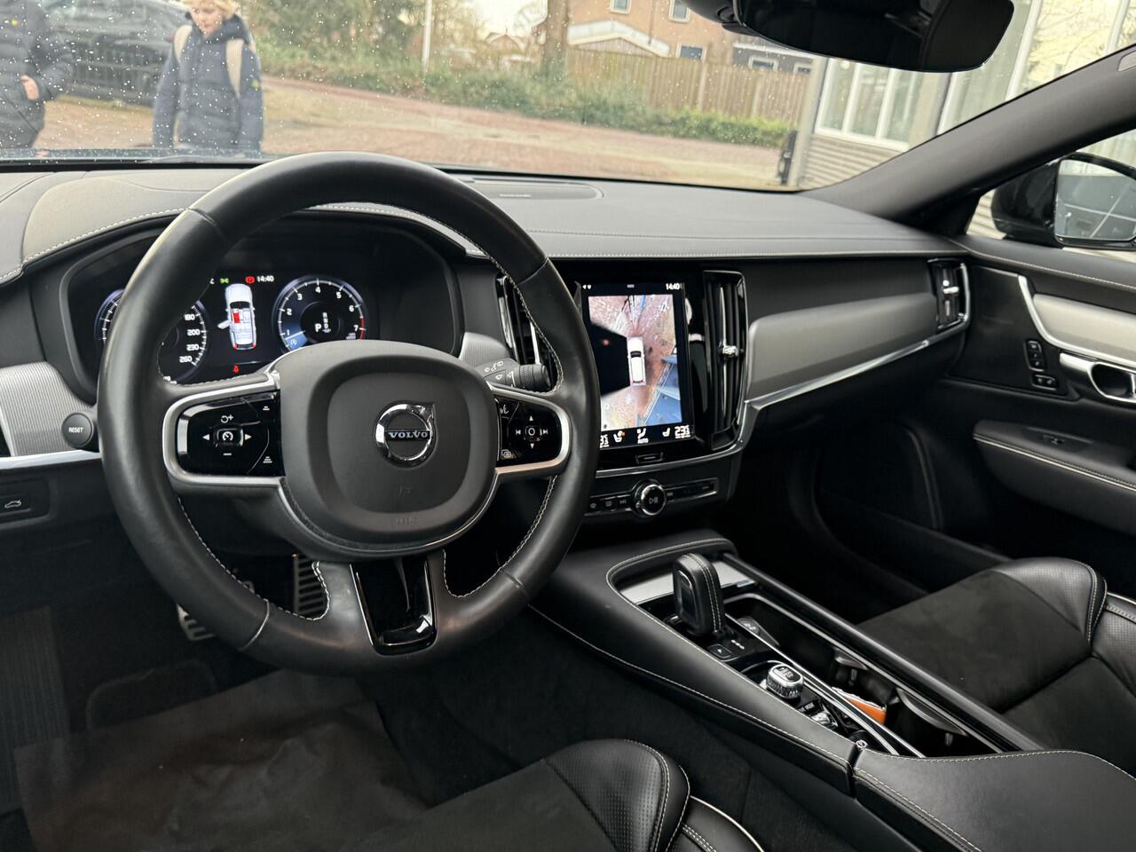 Volvo V90 R-Design | NL AUTO |Panoramadak o Harman/Kardon o Winterpakket o Camera 2020 km 148.000 Nap 2e eigenaar !!