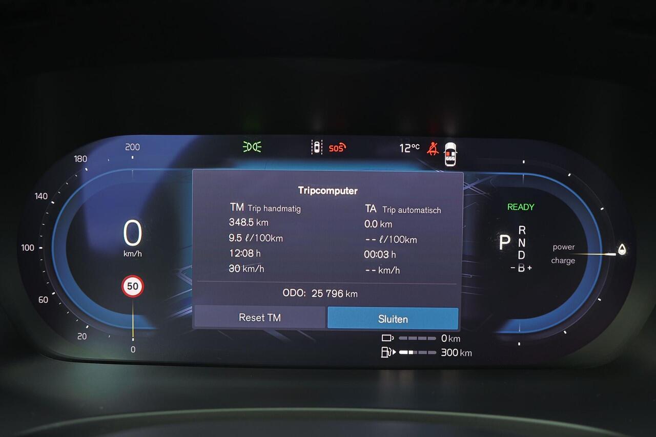 Volvo V90 T8 Recharge AWD Ultra Dark - Panorama/schuifdak - IntelliSafe Assist & Surround - 360º Camera - Harman/Kardon audio - Adaptieve LED koplampen - Verwarmde voorstoelen, stuur & achterbank - Parkeersensoren voor & achter - Elektr. bedienb. voorstoelen met ge