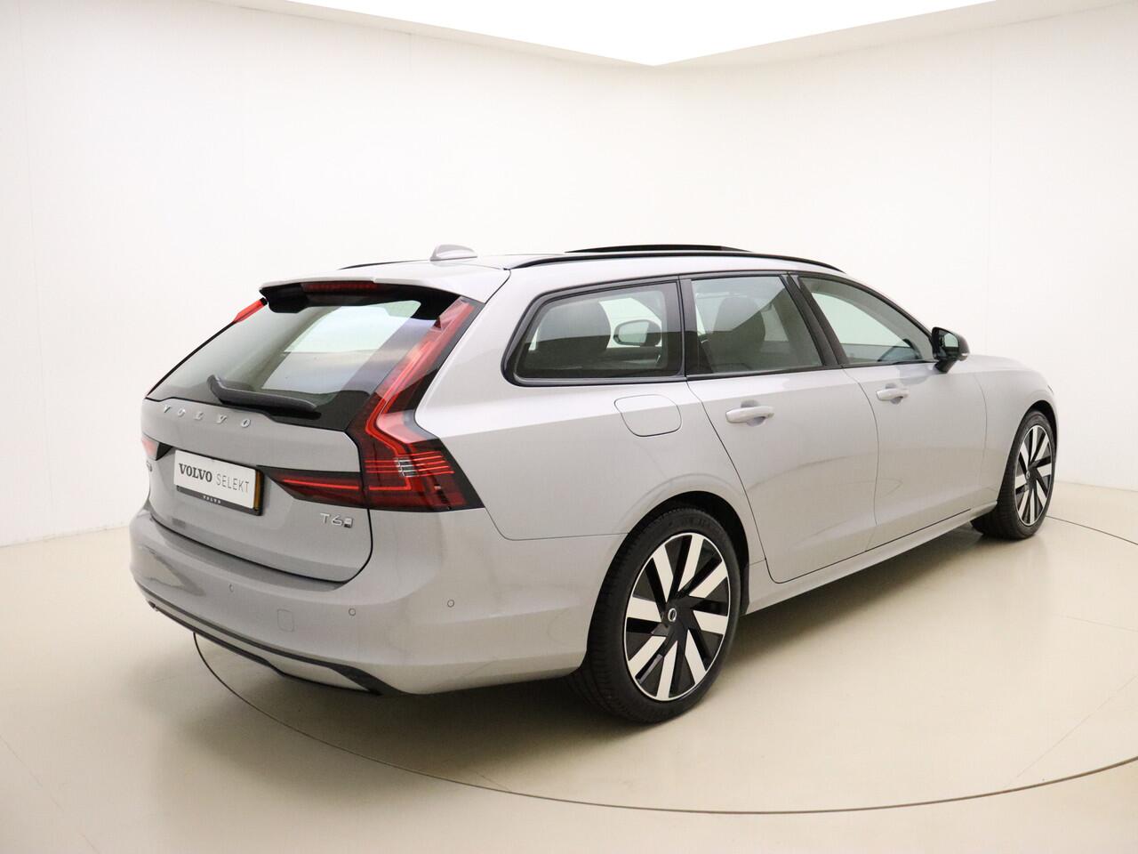 Volvo V90 T6 350pk AWD Ultra Dark / 360 Camera / Head-Up / Schuif/kanteldak / Trekhaak / BLIS / Harman&Kardon / Elektr. Stoelen / Full-LED / Lederen Dashboard /