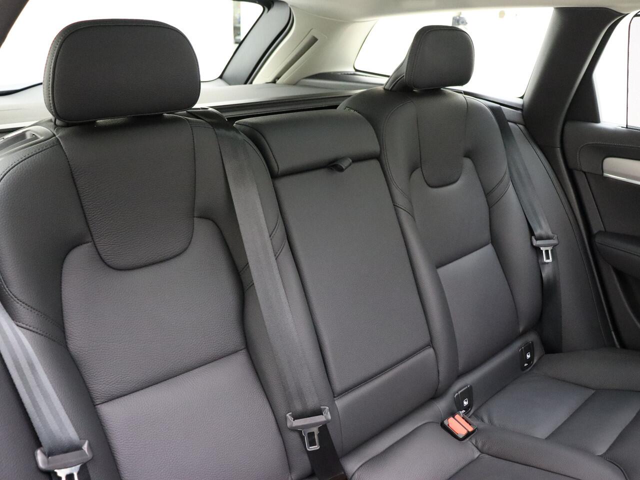 Volvo V90 T6 350pk AWD Ultra Dark / 360 Camera / Head-Up / Schuif/kanteldak / Trekhaak / BLIS / Harman&Kardon / Elektr. Stoelen / Full-LED / Lederen Dashboard /