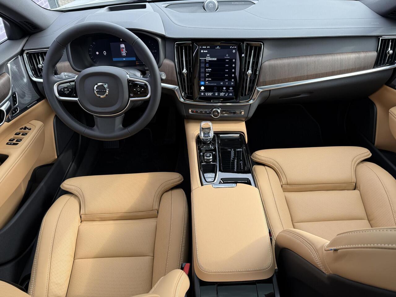 Volvo V90 2.0 T8 Plug-in hybrid AWD Ultra Executive Edition | Polestar Engineerd | Custum Sport uitlaat | Trekhaak | Luchtvering | Bowers & Wilkins | Massage | Stoel Verwarming-Koeling | 360° |