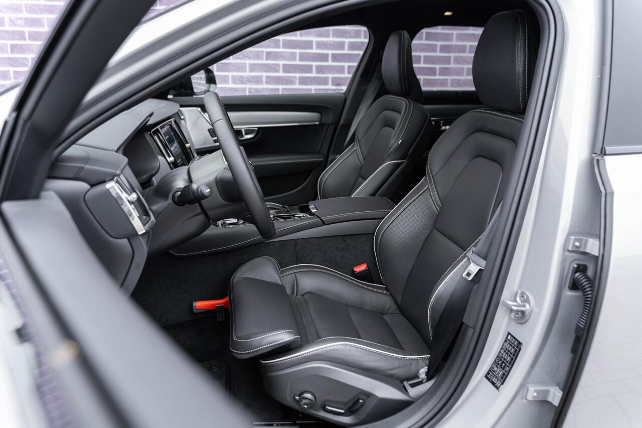 Volvo V90 T8 Plug-in hybrid AWD Ultimate Dark | Google | Longe Range | Bowers & Wilkins Audio | 360 Camera | Luchtvering | Schuif-/Kanteldak | Sportstoelen | Head-Up Display | Stuur-/Stoelverwarming Voor + Achter | Elek. Stoelen | Memory | Getint Glas | Elek. Achte