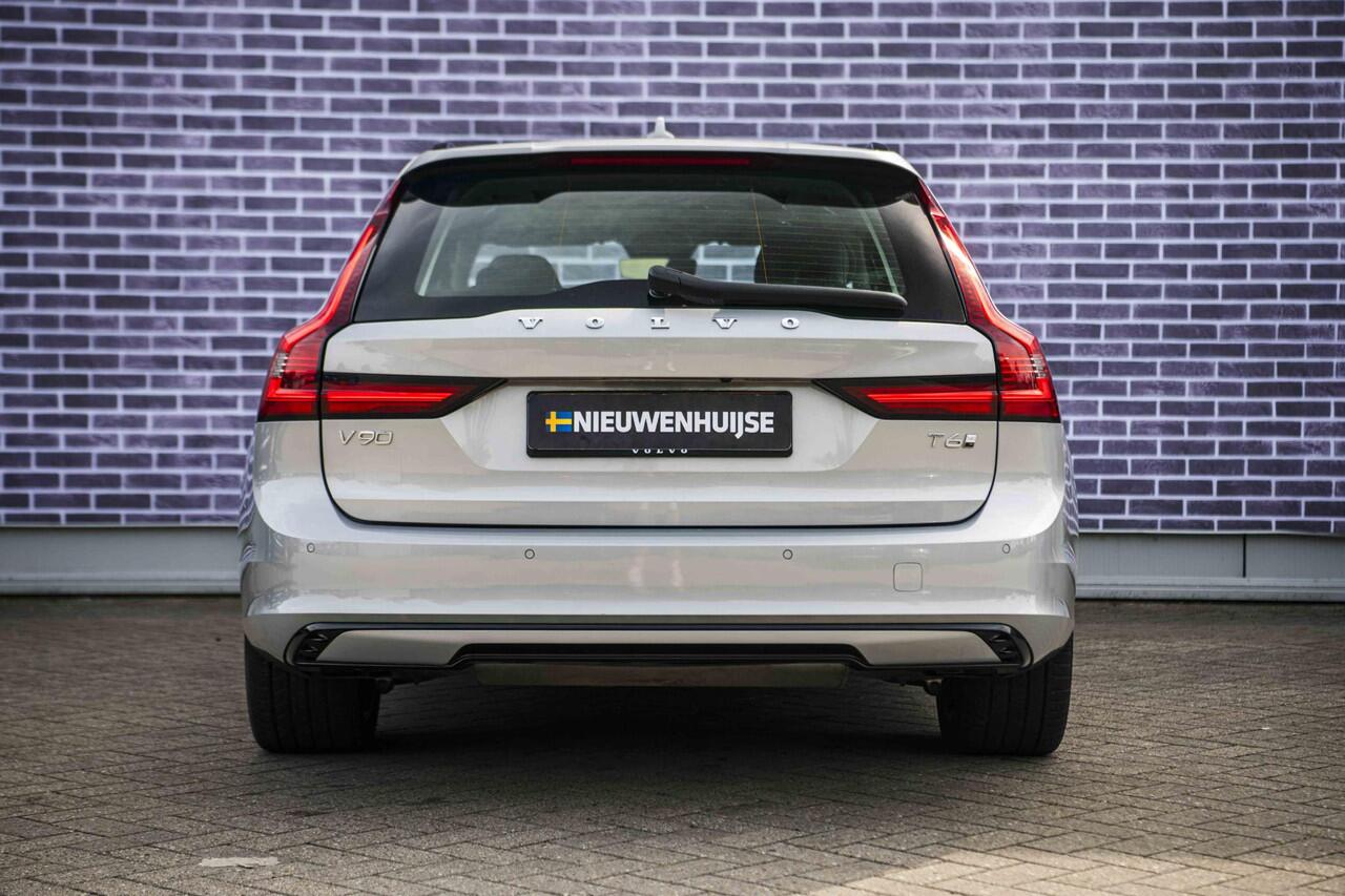 Volvo V90 2.0 T6 Plug-in hybrid AWD Ultra Dark | Trekhaak | Long Range | Panoramadak | Head-Up Display | Adaptive Cruise | Memory Seats | 360 Camera | Gelamineerd Glas | Harman Kardon | Power Seats |