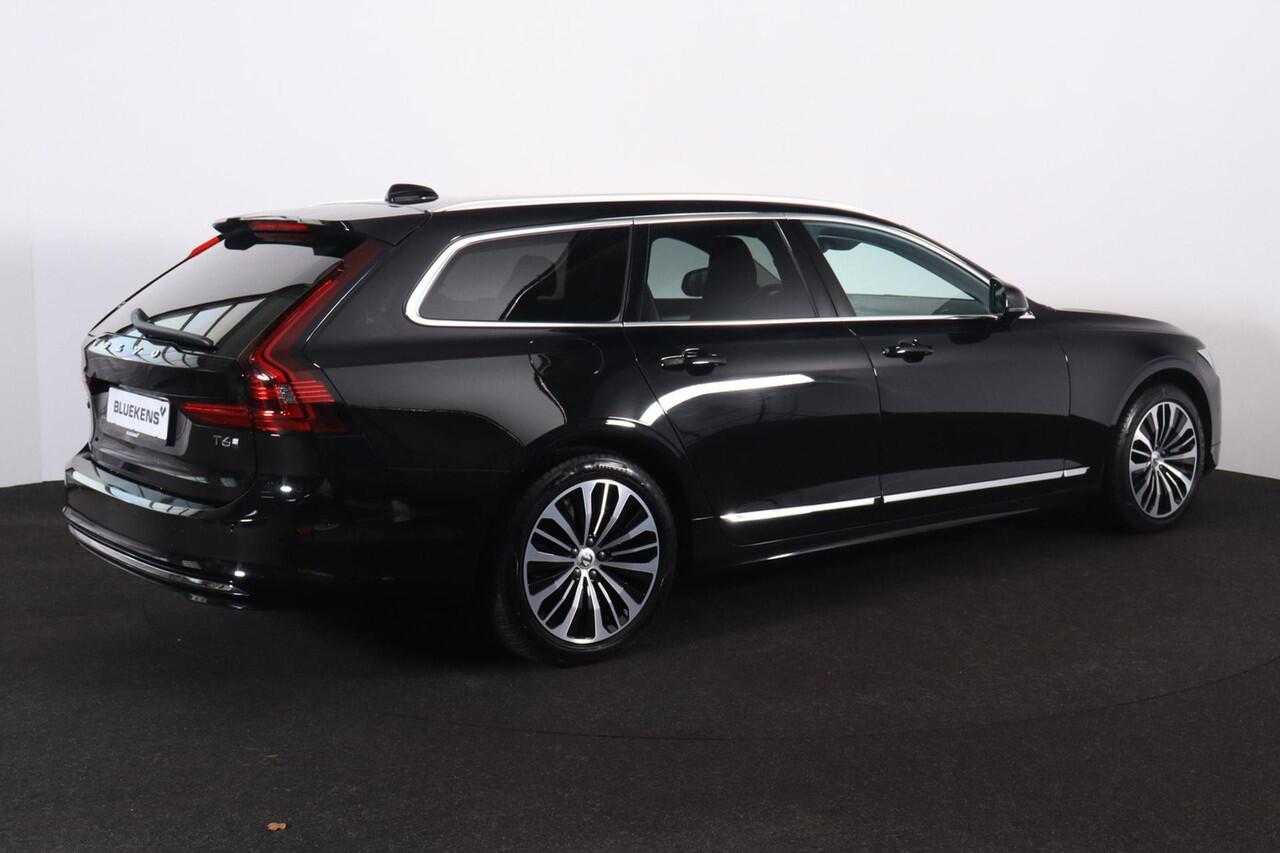 Volvo V90 T6 Recharge AWD Core Bright - IntelliSafe Assist & Surround - 360º Camera - Harman/Kardon audio - Verwarmde voorstoelen, stuur & achterbank - Parkeersensoren voor & achter - Extra getint glas - Elektr. inklapbare trekhaak - 18' LMV
