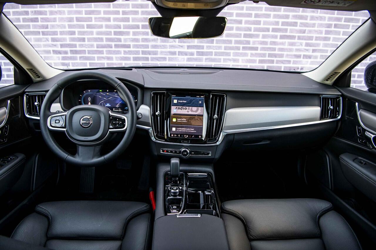 Volvo V90 2.0 T8 Plug-in hybrid AWD Ultra Dark | Trekhaak | Panoramadak | 360 Camera | Gelaagd Glas | Stoel en Stuurverwarming | Head Up Display | Leder Dashboard |