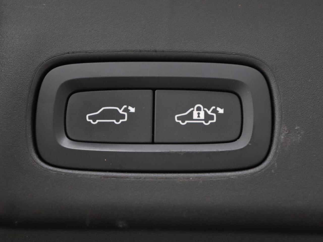 Volvo V90 2.0 T6 AWD Recharge Inscription | Panoramadak | Leder | Stoel & stuurverwarming | Trekhaak | Camera | Navigatie | Adaptive cruise | Full LED | PHEV | Plug In