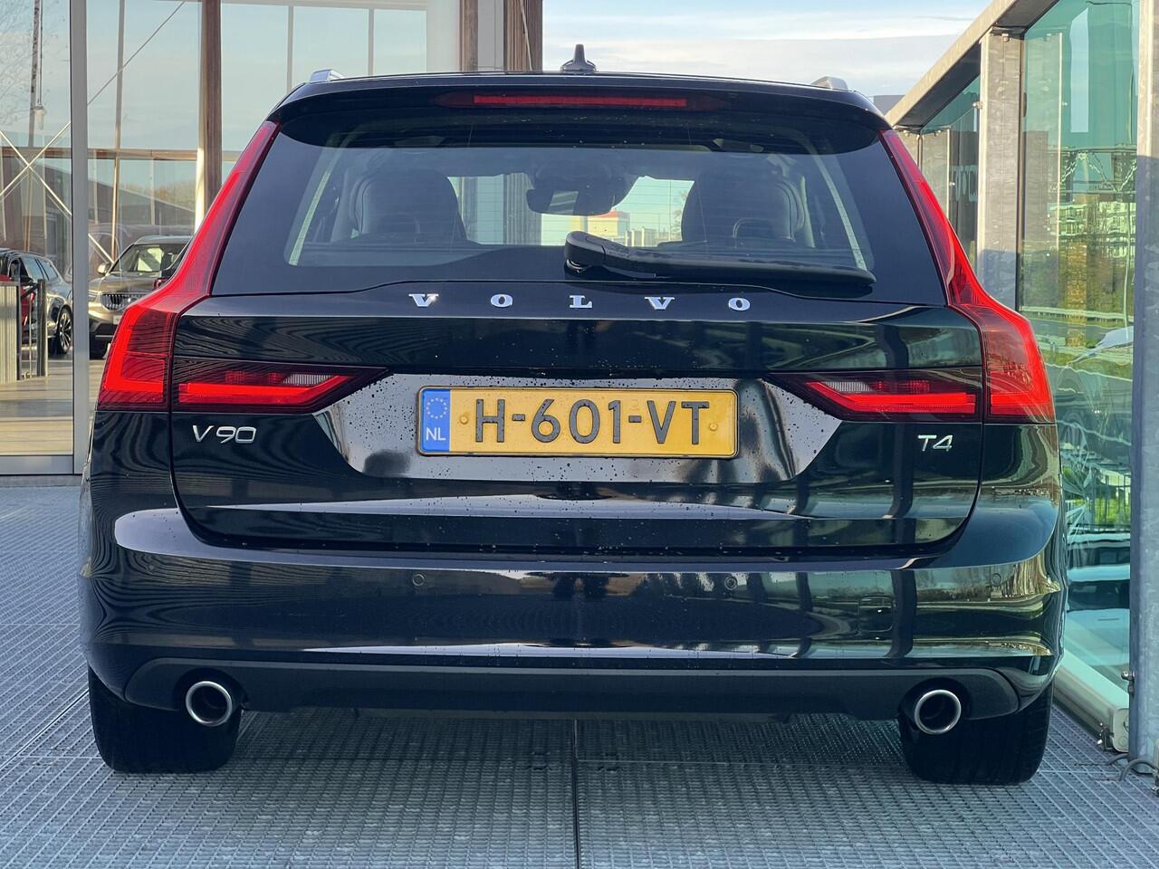 Volvo V90 2.0 T4 Business Luxury+ Automaat, Leder, Panoramadak, Trekhaak semi elektrisch inklapbaar, Stoelverwarming, Stuurverwarming