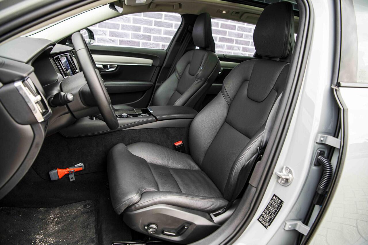 Volvo V90 2.0 T6 Plug-in hybrid AWD Ultra Dark | Schuif-/kanteldak | Trekhaak | Adaptieve LED koplampen | Harman Kardon audio | Adaptieve Cruise Control |