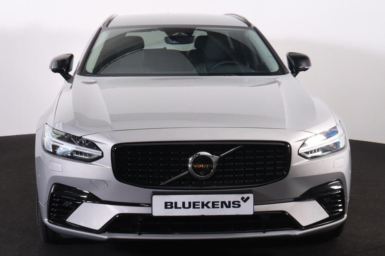 Volvo V90 T6 Recharge AWD Plus Dark - IntelliSafe Assist & Surround - Harman/Kardon audio - 360º Camera - Adaptieve LED koplampen - Verwarmde voorstoelen, stuur & achterbank - Parkeersensoren voor & achter - Elektr. bedienb. voorstoelen met geheugen - Extra getint 