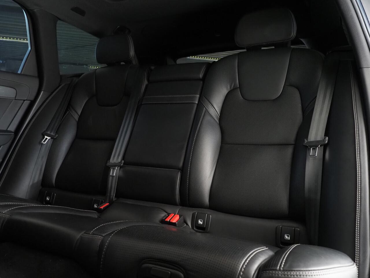 Volvo V90 2.0 T8 AWD Plug-in Hybrid R-Design | Luchtvering | Stoelventilatie | Massagestoelen | Panoramadak | Dodehoekdetectie | Pilot Assist | Head-Up Display | Stoelverwarming