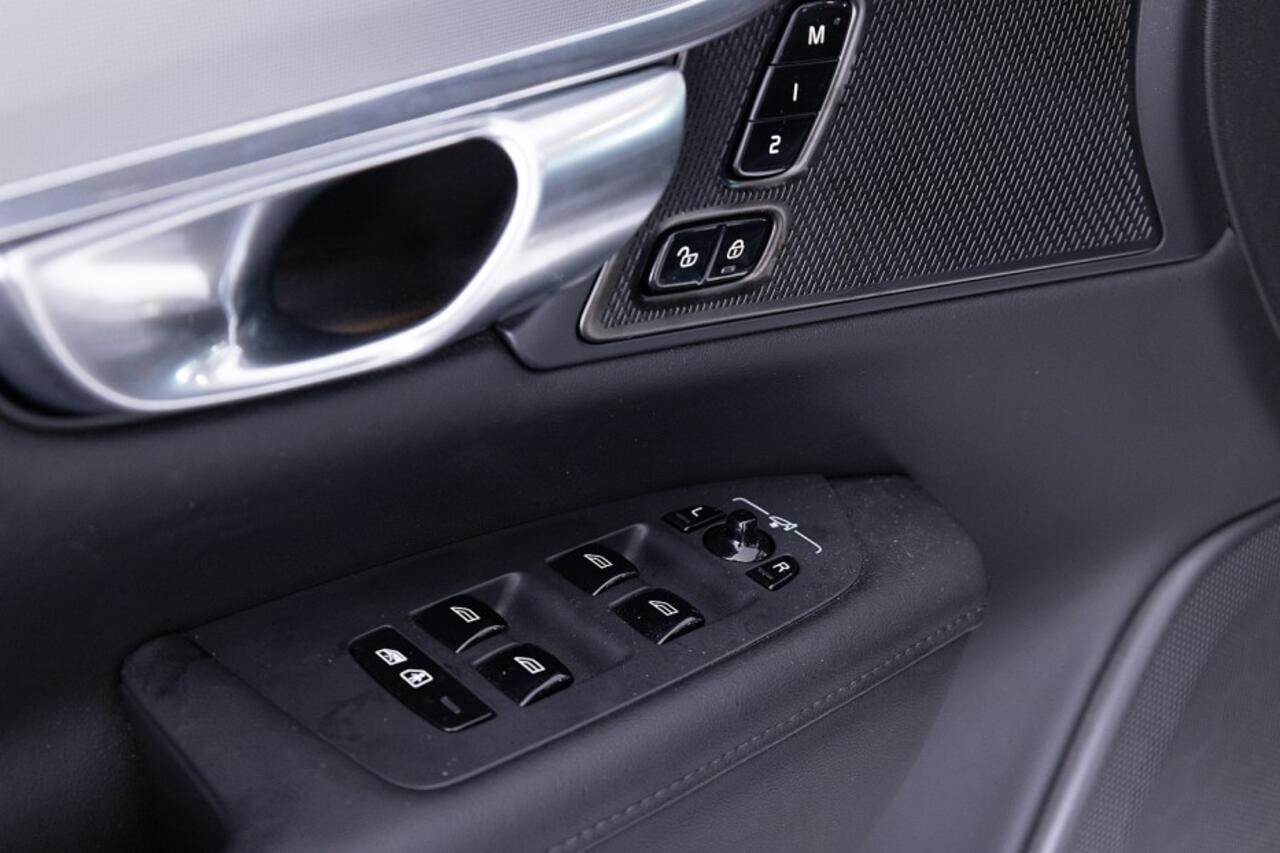 Volvo V90 Cross Country B5 AWD Pro | PANORAMADAK | LEDER | Trekhaak | harman/kardon