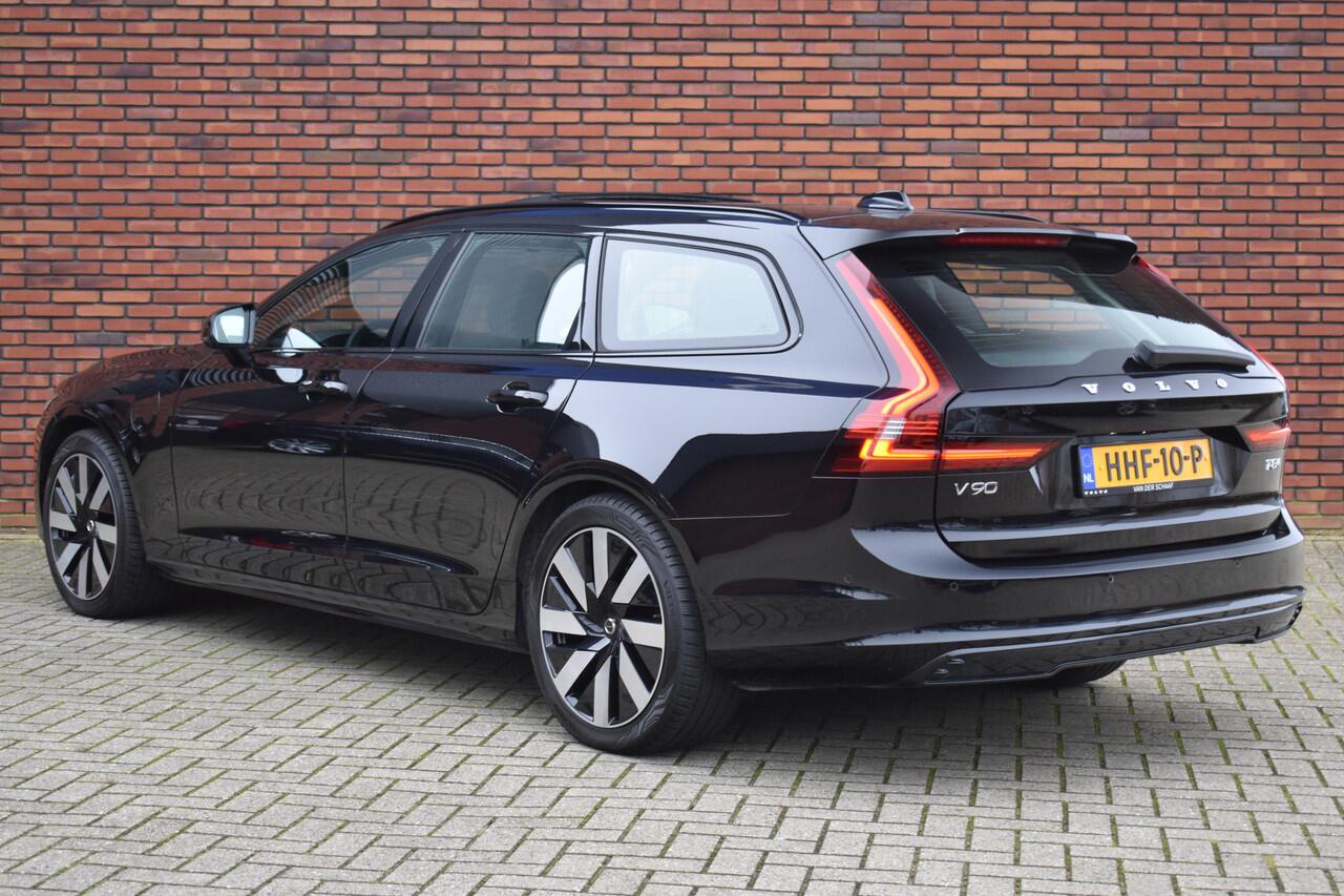 Volvo V90 T8 455PK Plug-in hybrid AWD Ultra Dark | 360 Camera | Trekhaak | All-Season | Gelamineerd Glas |
