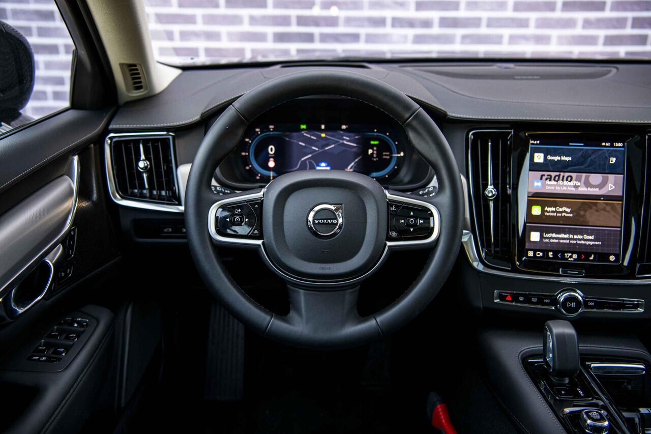 Volvo V90 2.0 T8 Plug-in hybrid AWD Ultra Dark | Trekhaak | Panoramadak | 360 Camera | Gelaagd Glas | Stoel en Stuurverwarming | Head Up Display | Leder Dashboard |