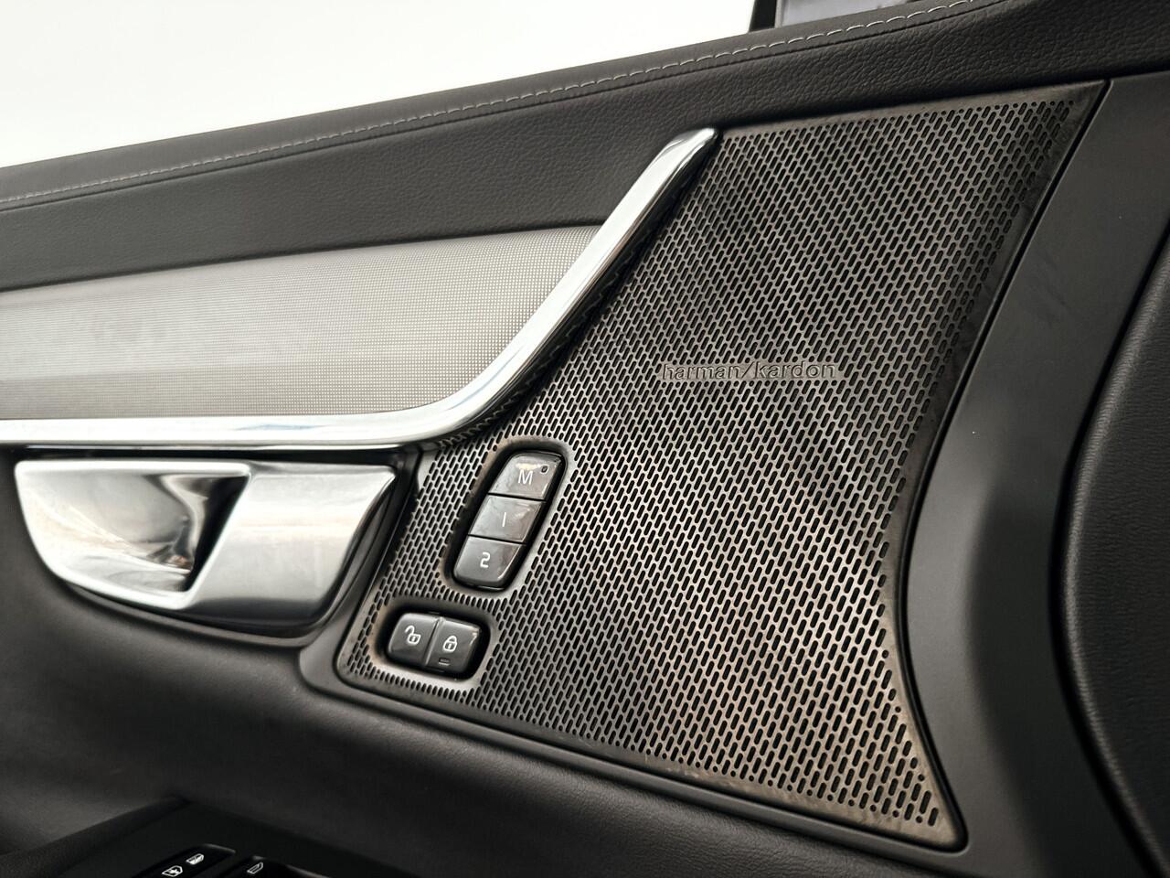 Volvo V90 T8 Plug-in hybrid AWD Ultra Dark | Panoramadak | 360° camera | Harman Kardon | Stoel- en Stuurverwarming | Trekhaak