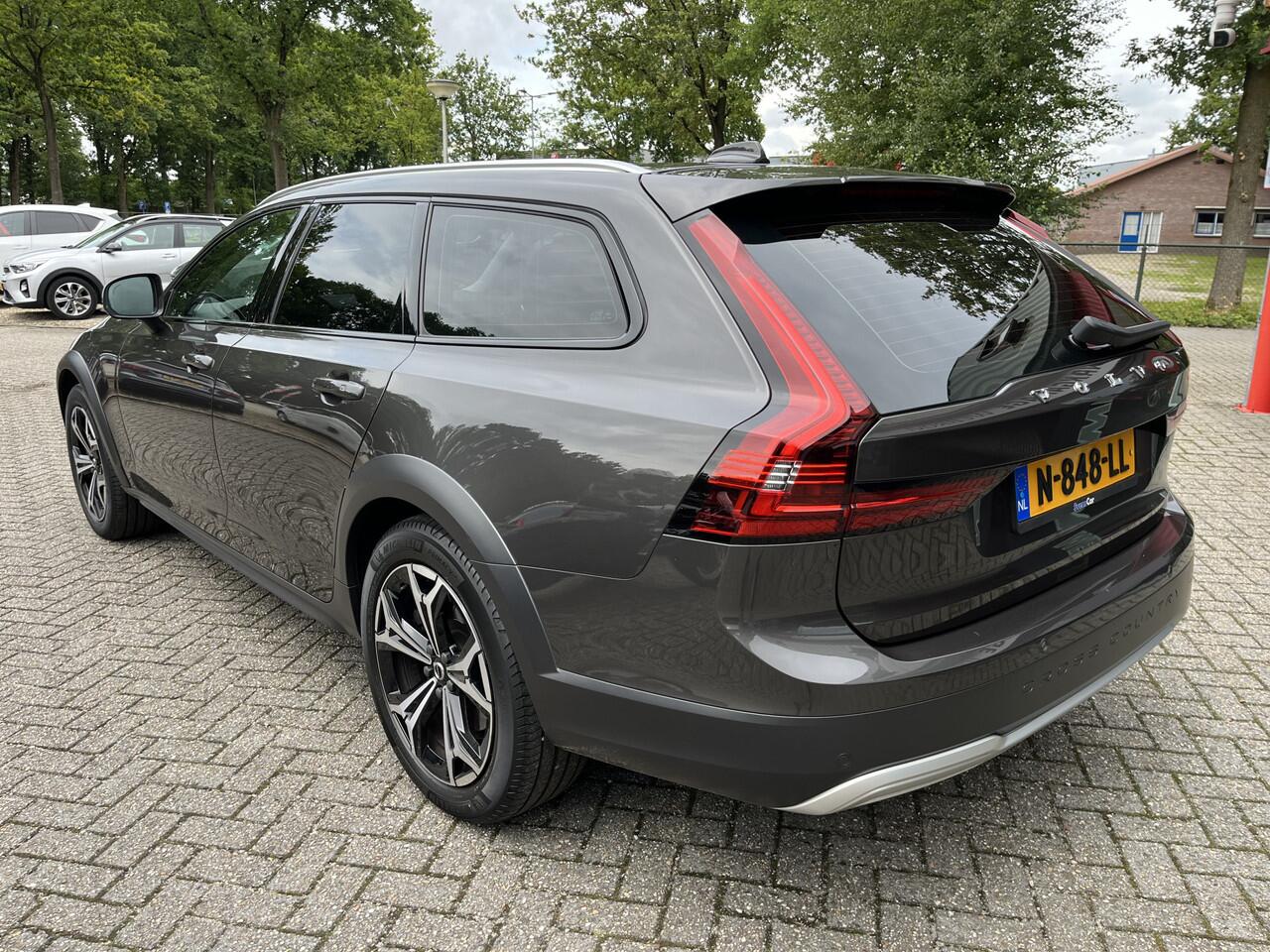 Volvo V90 Cross Country 2.0 B5 250pk AWD Pro Trekhaak 1e Eign. Dealer Onderhouden