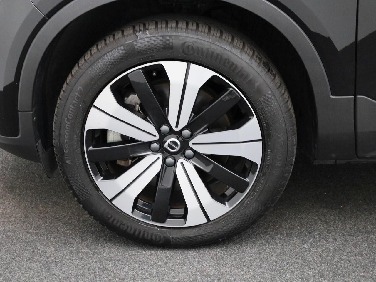 Volvo XC40 Recharge Core 232PK | Navigatie | Allseason-banden | Grootlicht-assistent | Achteruitrijcamera + parkeersensoren | Climate control | Apple CarPlay & Android Auto