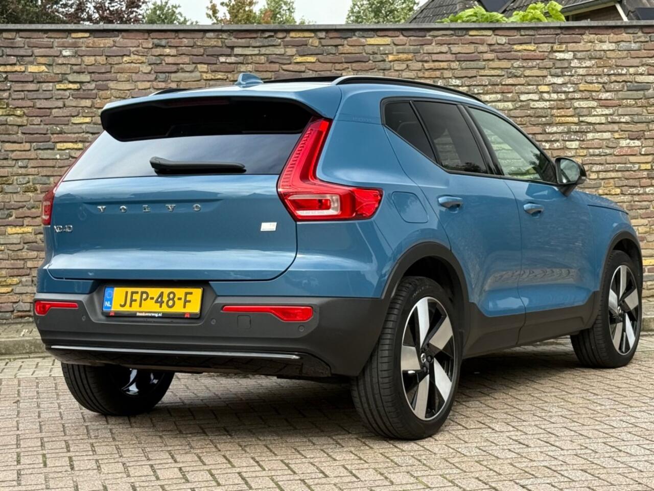 Volvo XC40 1.5 T5 Recharge R-Design Panodak Leer HenK Pilot assist Facelift