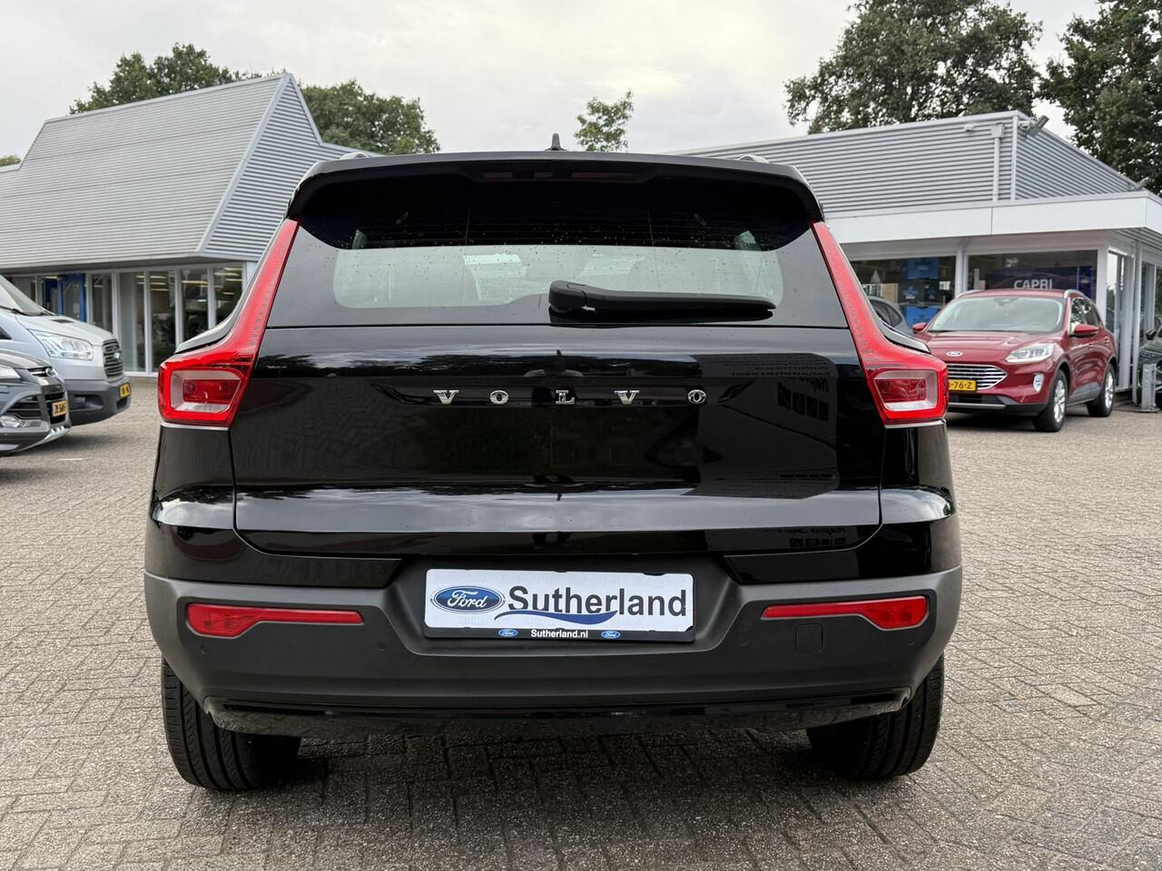 Volvo XC40 1.5 T4 Recharge R-Design 210pk | Parking pack | Draadloos opladen | PHEV | 1.800kg Trekgewicht