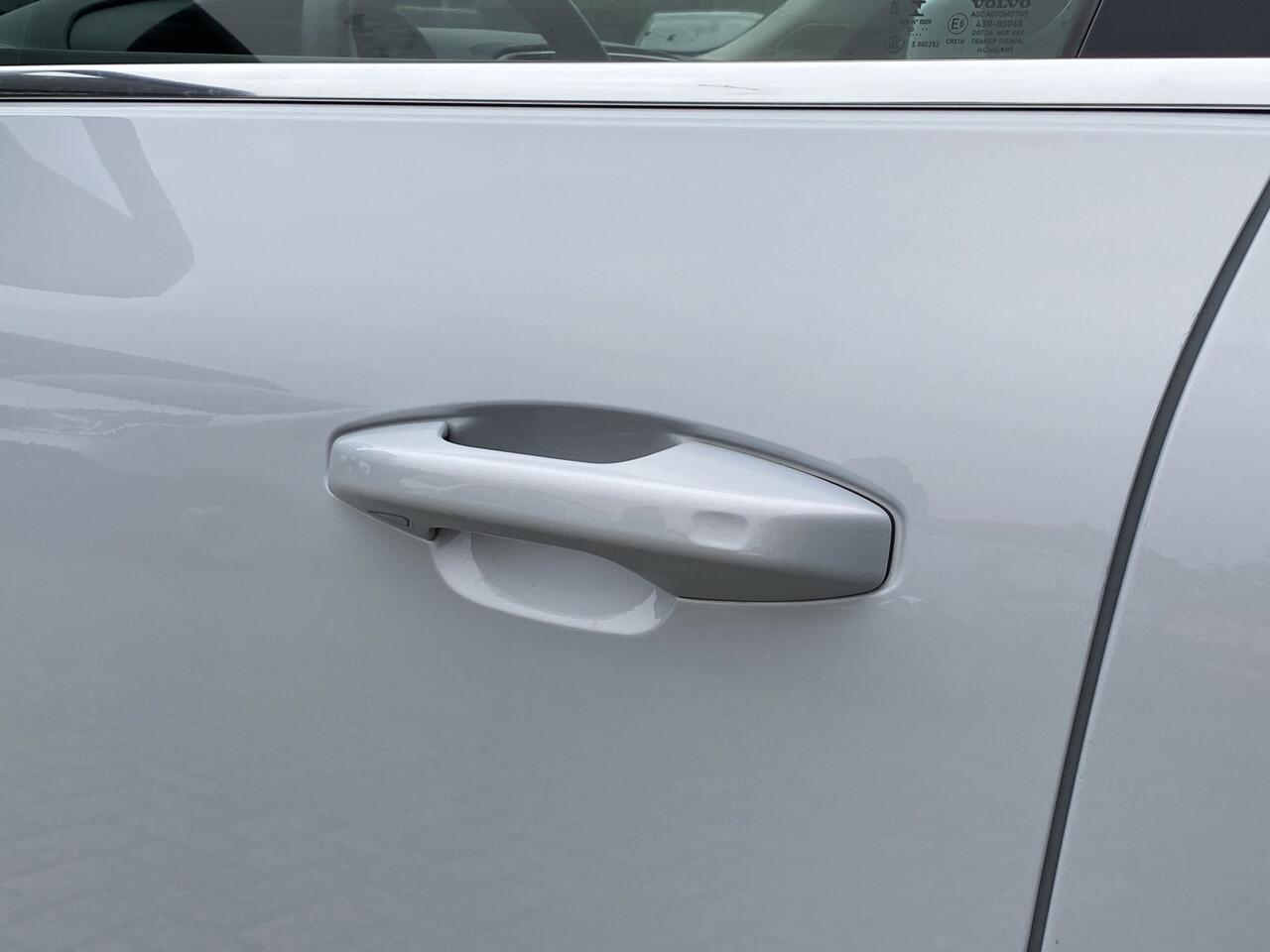 Volvo XC40 1.5 T4 Recharge Inscription 211 pk AUT. | 1e eigenaar | navigatie | camera | stoel/stuurverwarming | elektr. a. klep