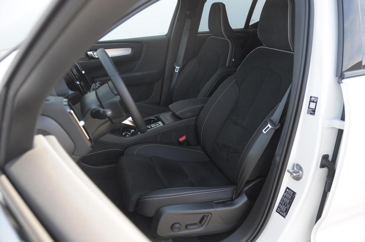 Volvo XC40 B4 211PK Automaat Plus Dark / Adaptive cruise control / Elektrische stoelen / Harman Kardon audio / Pilot assist / BLIS / Stoel en stuur verwarming / Elektrische achterklep / Parkeersensoren met camera / Google infotainment