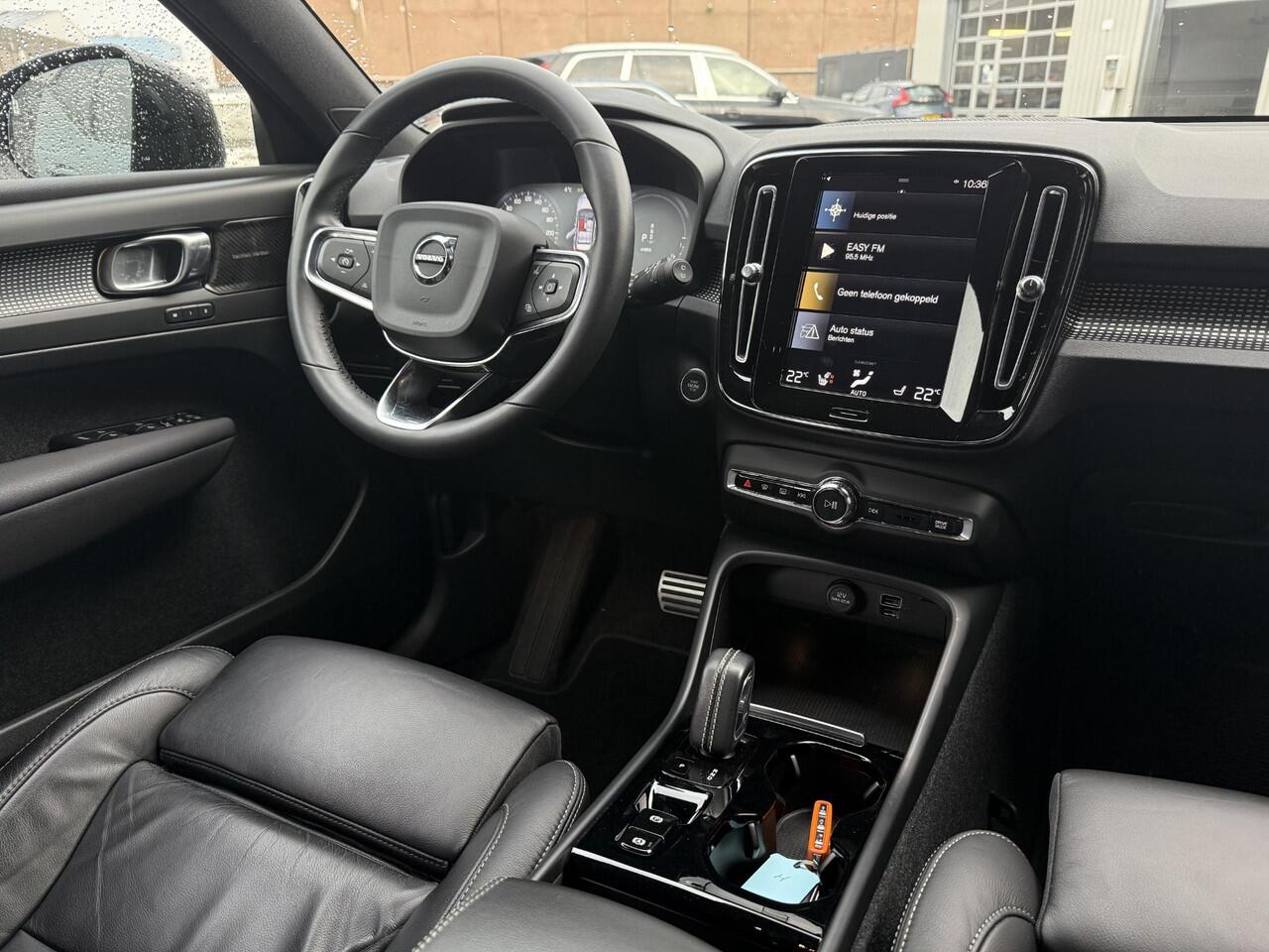 Volvo XC40 1.5 T4 Plug-in hybrid Plus Dark , Automaat , Adaptive Cruise , Pilot Assist , Leder , Stoel+Stuur+Achterbank Verwarmd , Harman/Kardon , Camera , Elek. verstelbare stoel met geheugen , Carplay , Navi , Bluetooth ,