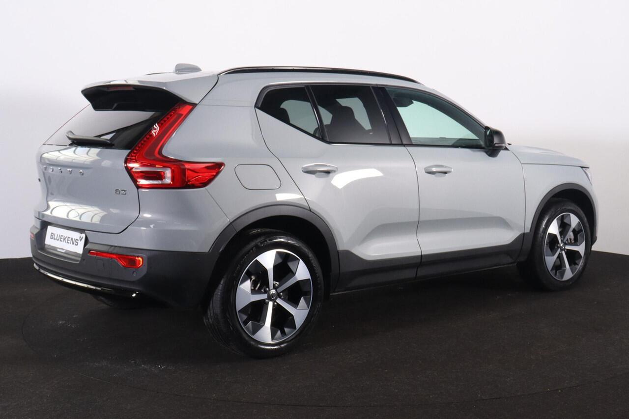 Volvo XC40 B3 Plus Dark - IntelliSafe Assist & Surround - 360º Camera - Harman/Kardon audio - Verwarmde voorstoelen & stuur - Parkeersensoren voor & achter - Elektr. bedienb. voorstoelen met geheugen links - Draadloze tel. lader - Extra getint glas - 19' LMV