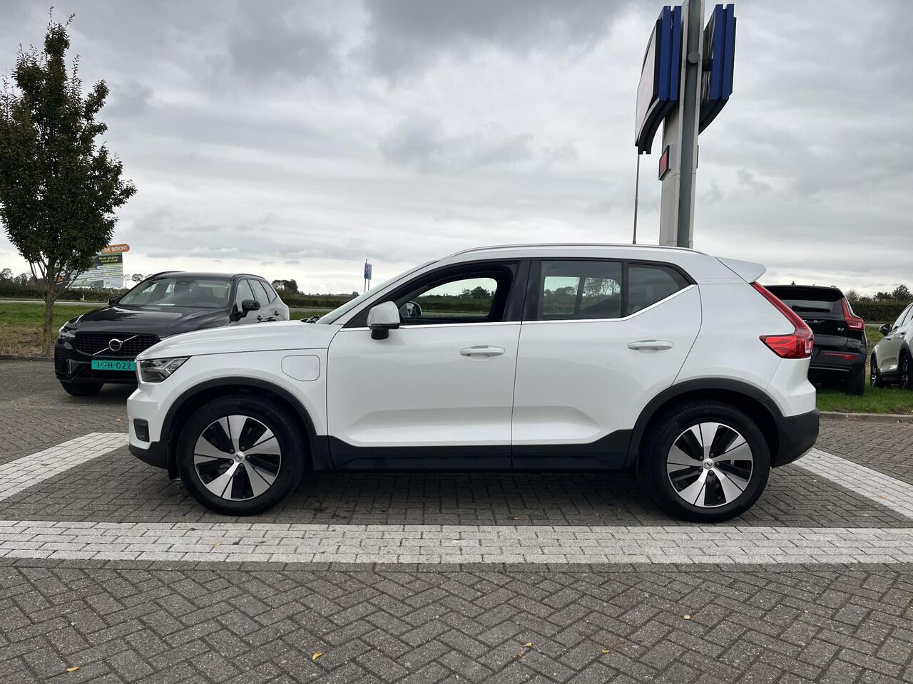 Volvo XC40 T4 Recharge Inscription | Leder | Panoromadak | Trekhaak | Automaat