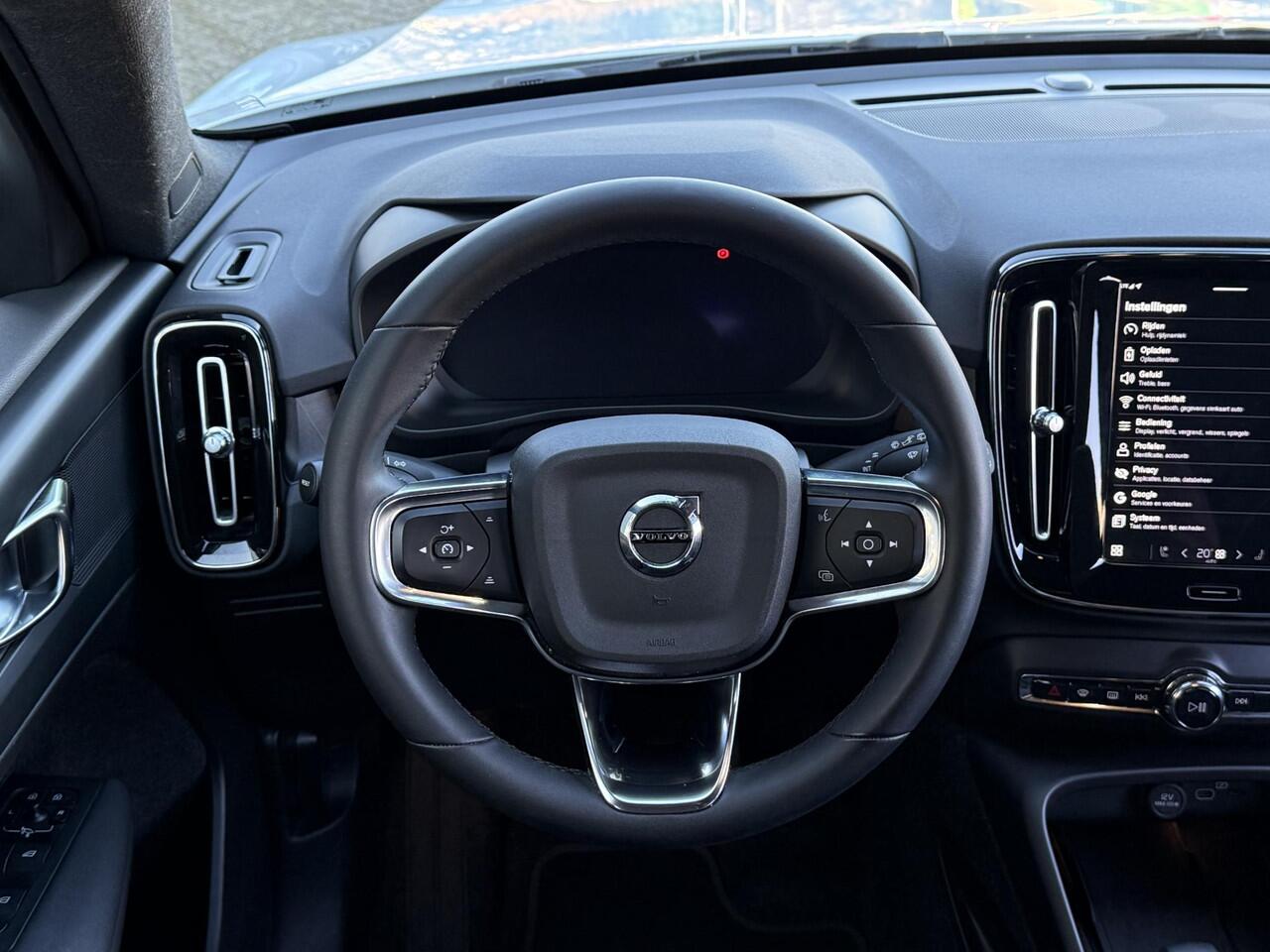 Volvo XC40 Recharge Plus 70 kWh | Adaptieve cruise controle | Blis | Microtech | Keyless Entry | Google auto |