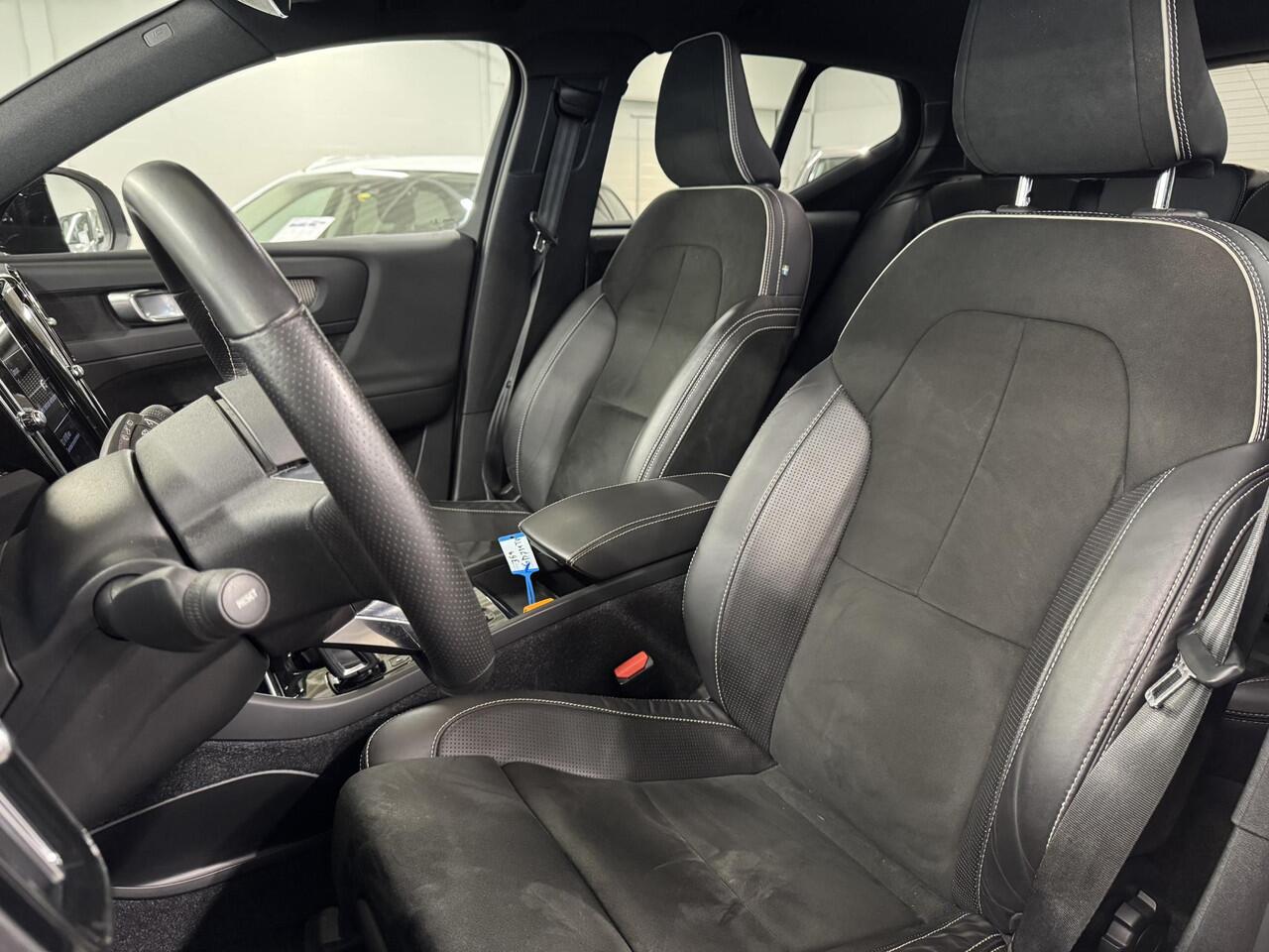 Volvo XC40 1.5 T4 Automaat Recharge R-Design Expression | Full Map Navigatie | Standkachel | Apple Carplay/Android Auto | DIgitaal Dashboard | LED Verlichting | 19"Lmv | 2 Zone Climate Control | Electrische Achterklep KeylessGo | High Performance Audio( Vestiging - 