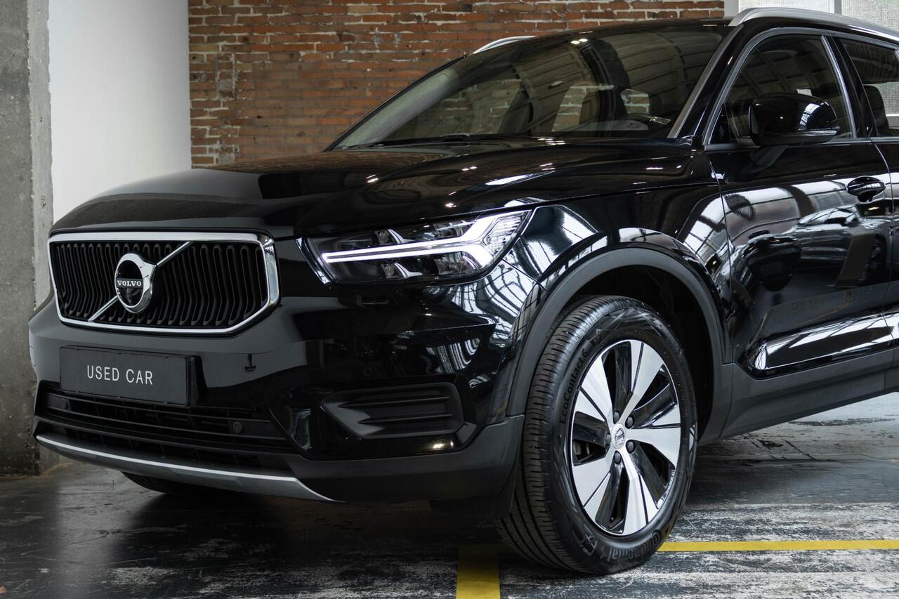 Volvo XC40 T3 Automaat Momentum | Semi Electrische wegklapbare trekhaak | 360° Parkeercamera | BLIS | Parkeersensoren voor + achter | Adaptive cruise control | Climate Control | Navigatie | Dealeronderhouden |