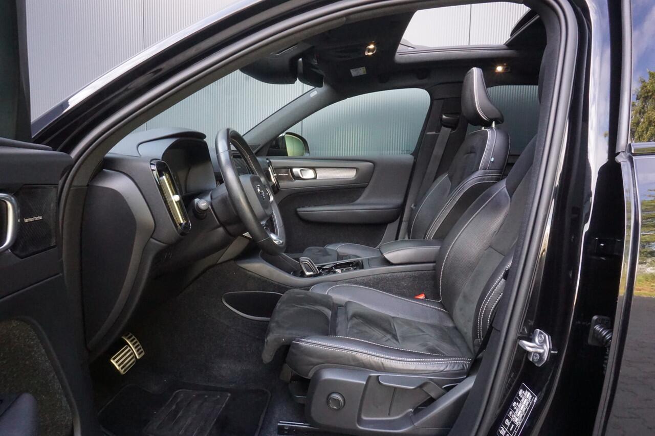 Volvo XC40 2.0 T4 R-Design | Automaat | Black Line | Panoramadak | Harman/Kardon | Trekhaak | Camera |