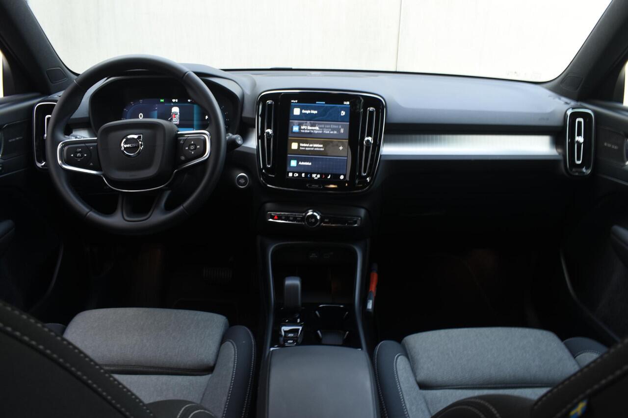 Volvo XC40 B4 211PK Automaat Plus Dark / Navigatie / Adaptive Cruise / Harman Kardon / Stuur- & Stoelverwarming / Elektrische achterklep / Achteruitrijcamera / Trekhaak / Elektrische stoelverst. met geheugen