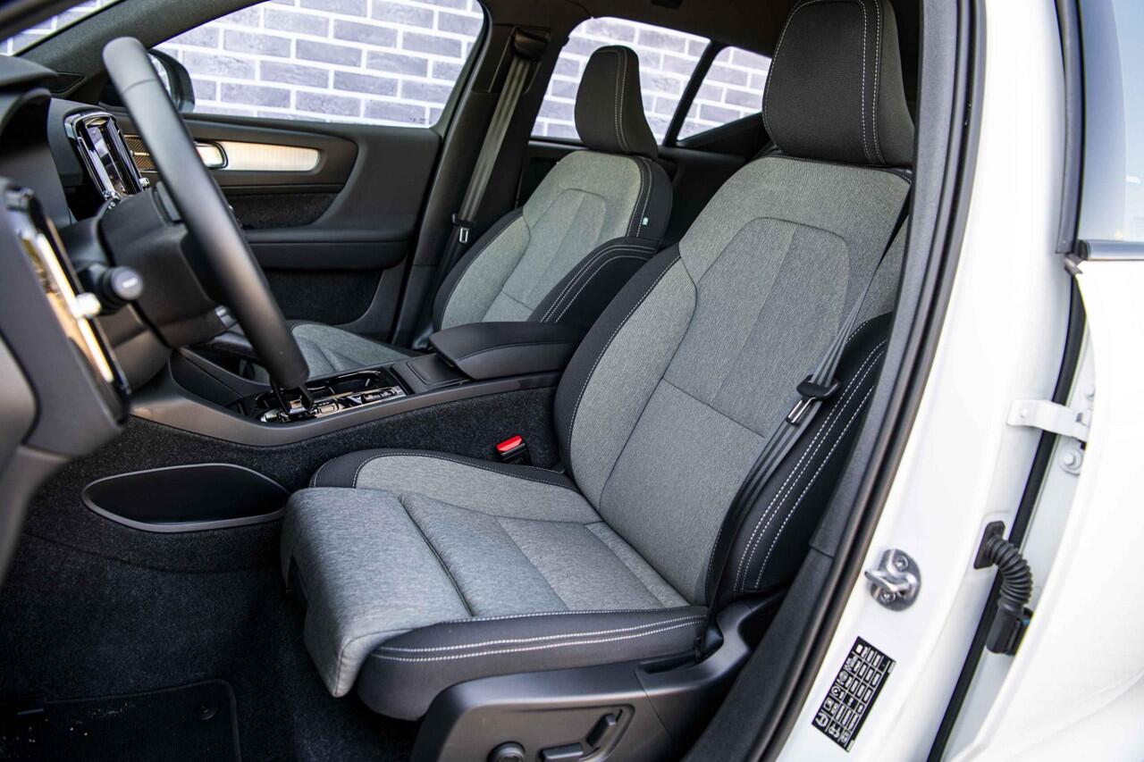 Volvo XC40 2.0 B4 Plus Dark | Trekhaak | Adaptive Cruise Control | Dode hoek detectie BLIS | Harman/Kardon audio | Elektrische stoelverstelling | Stoel- en stuurverwarming | Verwarmde Voorruit |