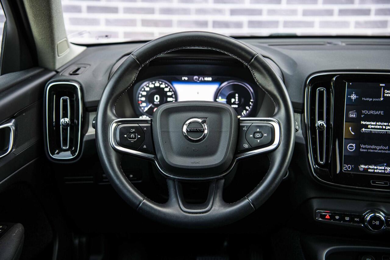 Volvo XC40 1.5 T4 Recharge Inscription | Trekhaak | 19" | Adaptieve Cruise Control | Leder | Parkeer Camera | Keyless Entry |
