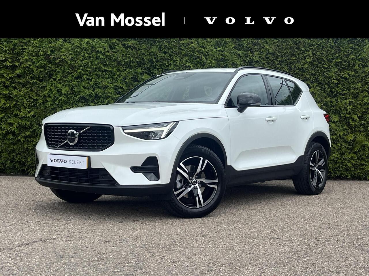 Volvo XC40 B4 Plus Dark Trekhaak | Pilot Assist | Camera | Stuurverwarming | BLIS | H&K Audio | Keyless