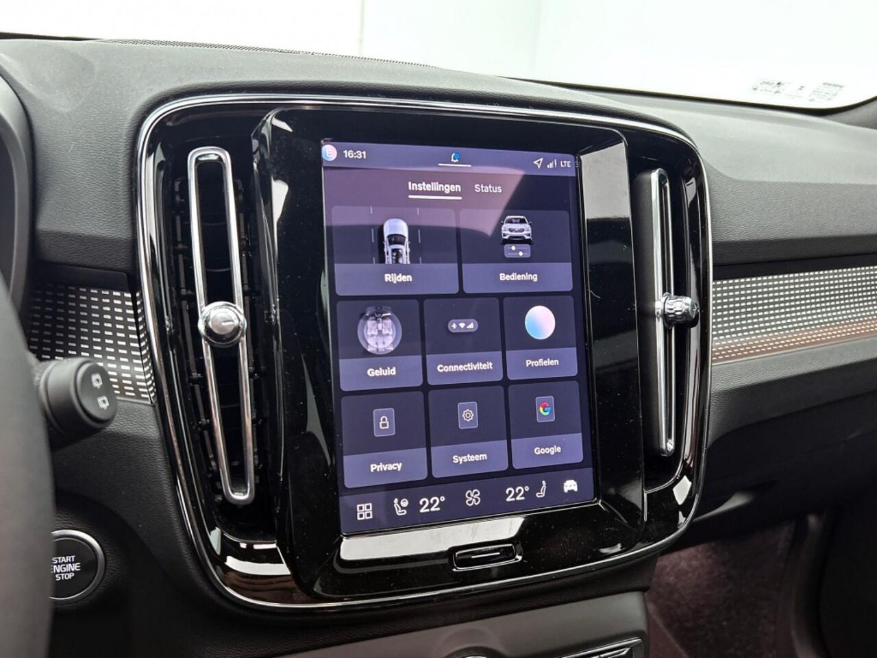 Volvo XC40 2.0 B4 Plus Black Edition | Panoramadak | 360 graden camera |