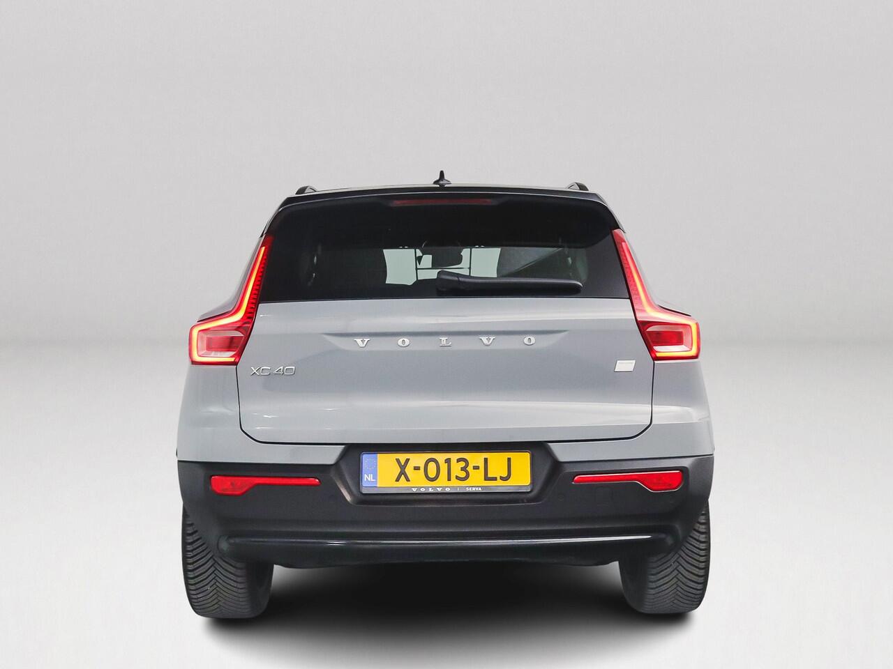 Volvo XC40 Single Motor Plus 69 kWh | Stoel- en stuurverwarming | Parkeercamera