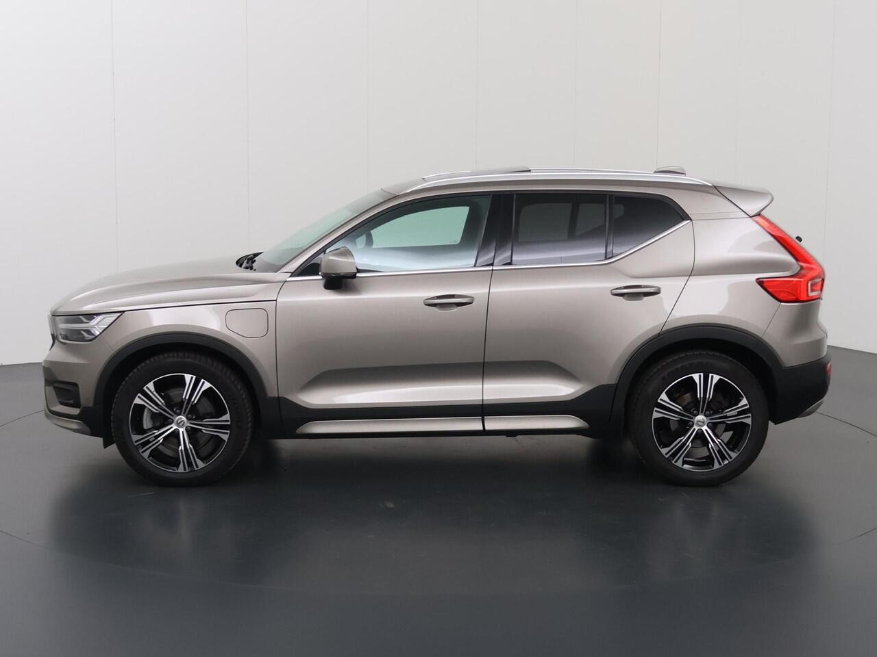 Volvo XC40 1.5 T5 Recharge Inscription | Schuifdak | Lederen bekleding | Memory stoelen | Adaptive cruise control | BLIS | Comfortstoelen | Navigatie | DAB | Apple Carplay/Android Auto | Stoel/stuur verwarming | Camera |