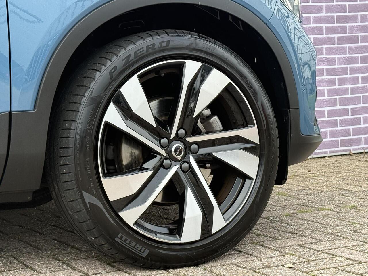 Volvo XC40 2.0 B4 AWD Ultimate Dark | Facelift | Leder | Memory | Panorama-schuifdak | 360° Camera | Harman/Kardon | Keyless Entry | Stuur + Stoel verwarming |