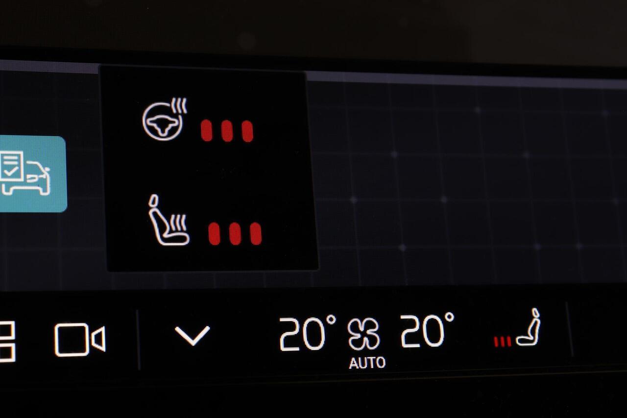 Volvo XC40 B4 (M-HYBRID) PLUS DARK -CAMERA|ADAP.CRUISE|VERW.VOORRUIT|TREKHAAK|HARMAN/KARDON