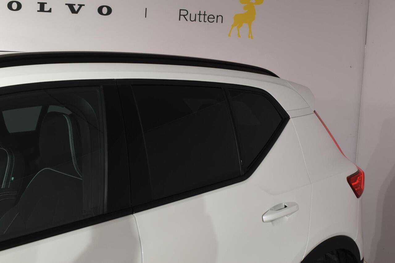 Volvo XC40 B4 211PK Automaat Plus Dark / Harman Kardon / Donker getint glas / Elektrisch bedienbare stoelen / 19''velgen / Driver assist / Microtech Nubuck / Camera achter