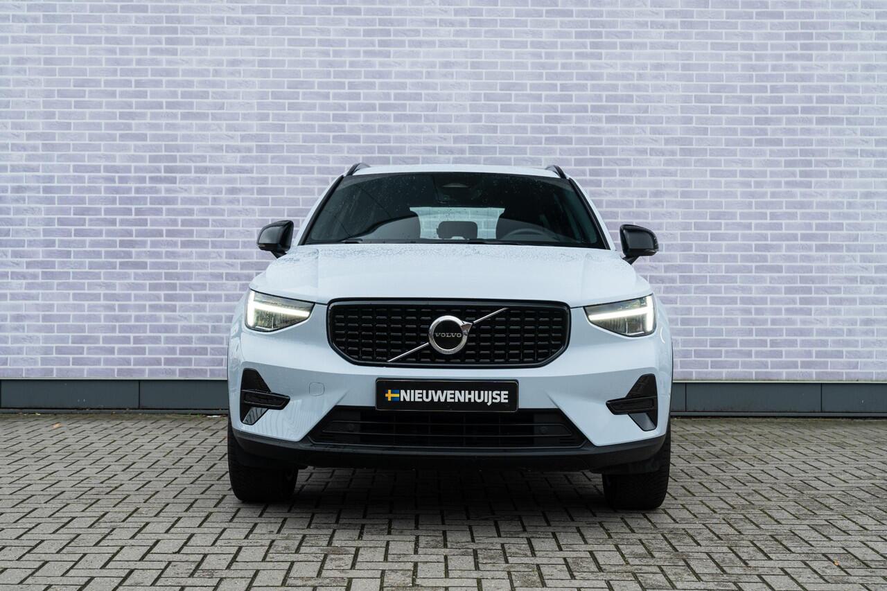 Volvo XC40 B4 Plus Dark Aut. | Trekhaak | All-seasonbanden | Lichtmetalen velgen 5-spaaks 19 inch
