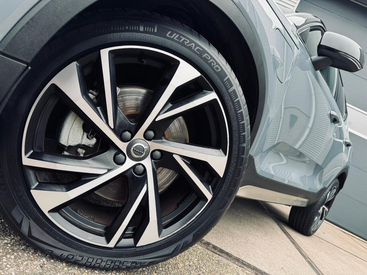 Volvo XC40 1.5 T5 R-Design |Pano |Harman/Kardon |Trekhaak |Sfeer |Alcantara