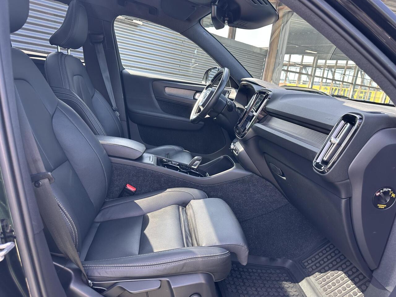 Volvo XC40 1.5 T3 R-Design Automaat, Panoramadak, Trekhaak semi elektrisch inklapbaar, Driver assist, BLIS, Intellisafe, Stoelverwarming, Stuurverwarming