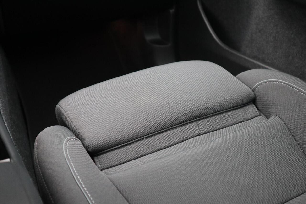 Volvo XC40 Recharge Core 70 kWh l Verwarmbare Voorstoelen l Stuurwielverwarming l Warmtepomp