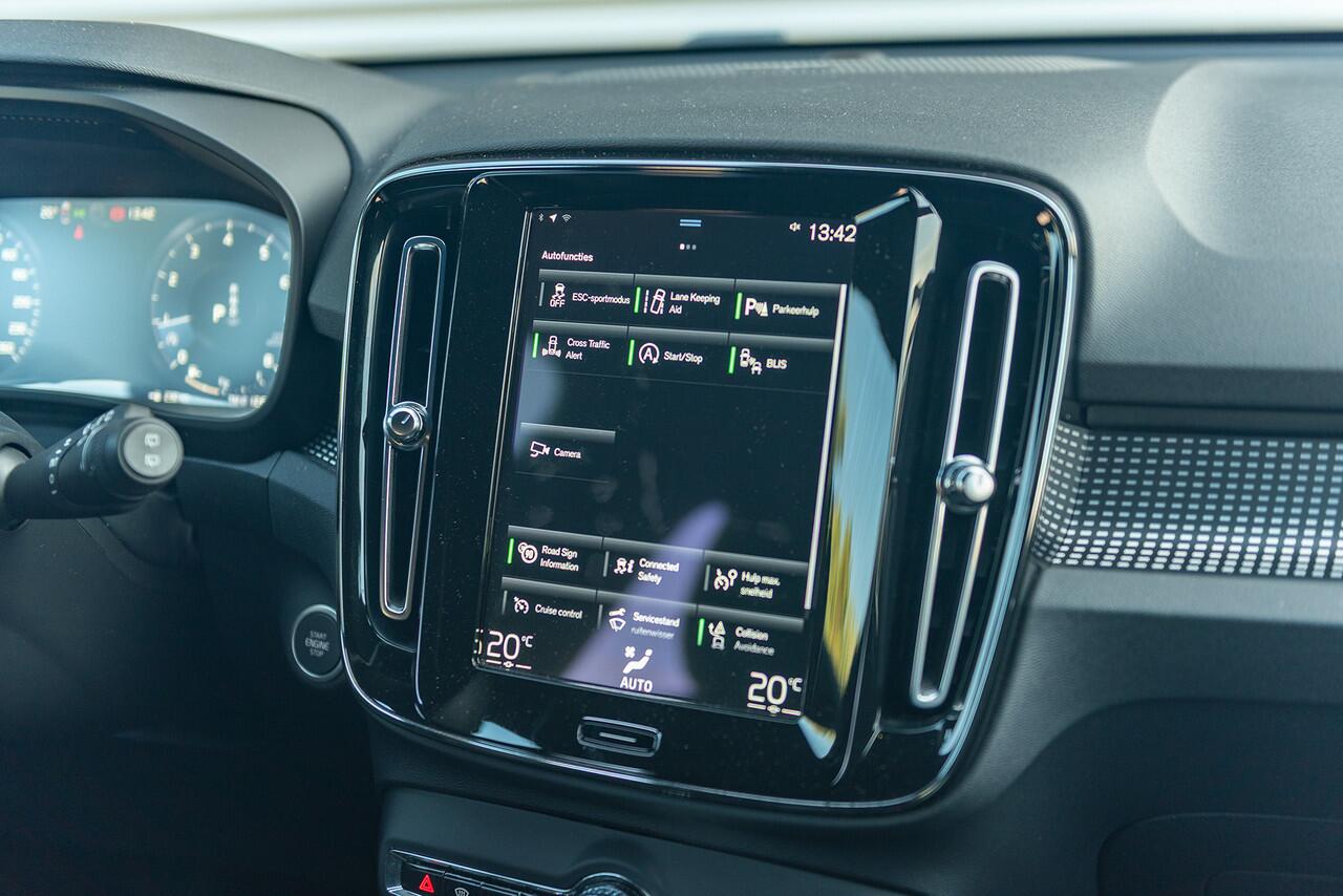 Volvo XC40 T3 Aut. R-Design ACC Trekhaak Parkeercamera 163pk